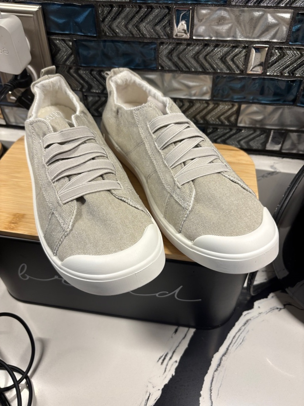 Men's Light Gray Canvas Slip-On Sneakers with Elastic Laces
